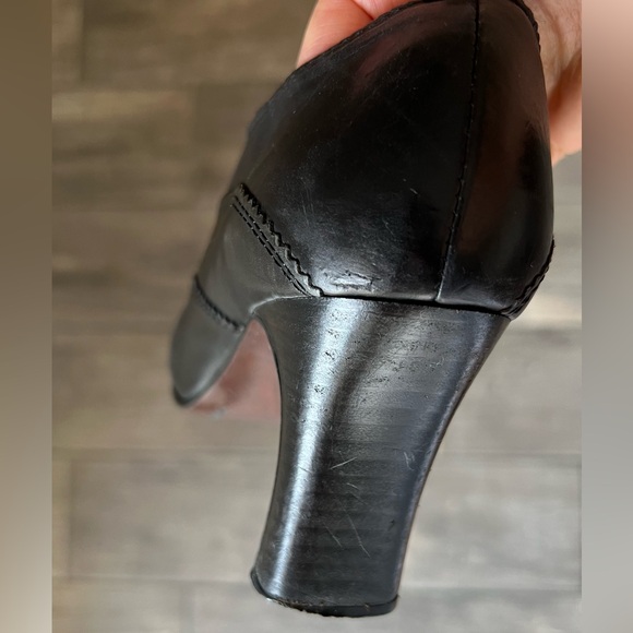 Woman Natural Leather Pointed Toe Ankle Booties (size 7) - Picture 12 of 13